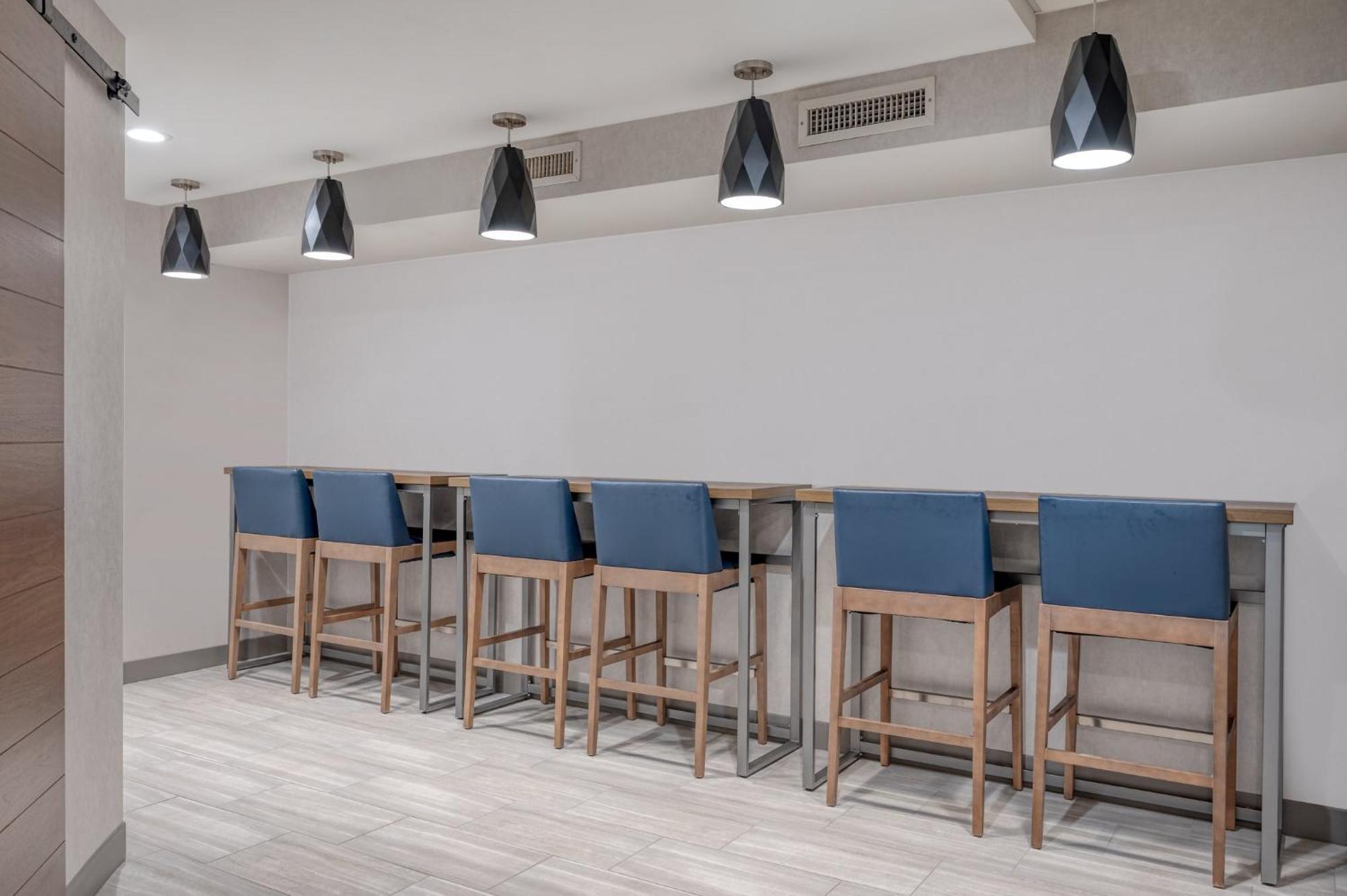 Holiday Inn Express & Suites Wadsworth By Ihg Zewnętrze zdjęcie